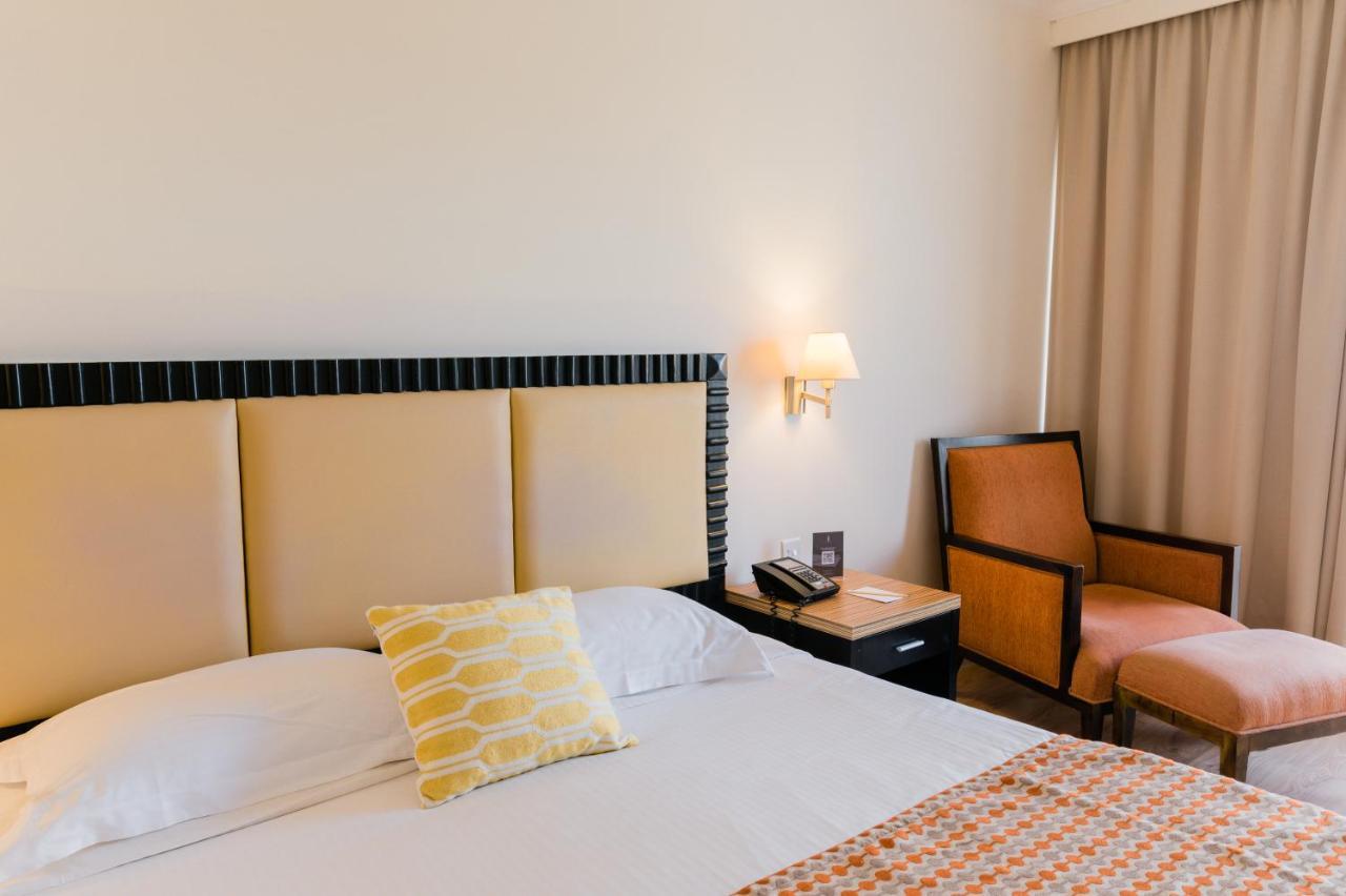 Elias Beach Hotel Лимасол Екстериор снимка