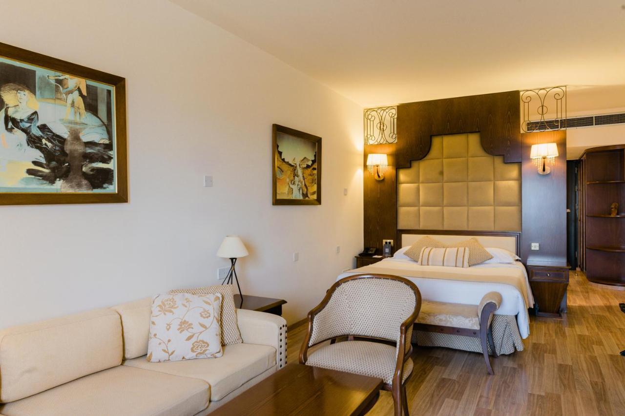 Elias Beach Hotel Лимасол Екстериор снимка