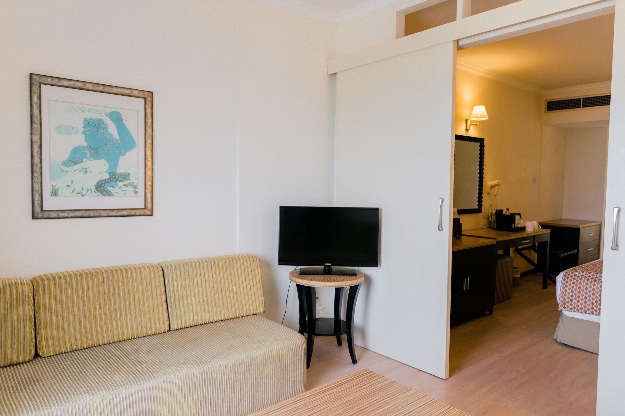 Elias Beach Hotel Лимасол Екстериор снимка