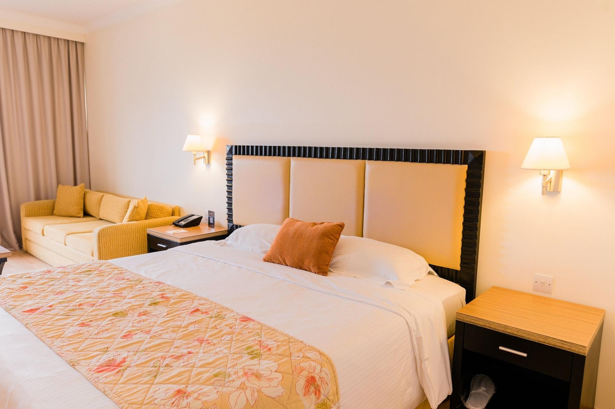 Elias Beach Hotel Лимасол Екстериор снимка