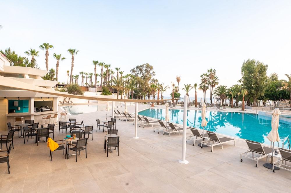 Elias Beach Hotel Лимасол Екстериор снимка