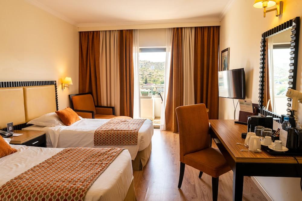 Elias Beach Hotel Лимасол Екстериор снимка